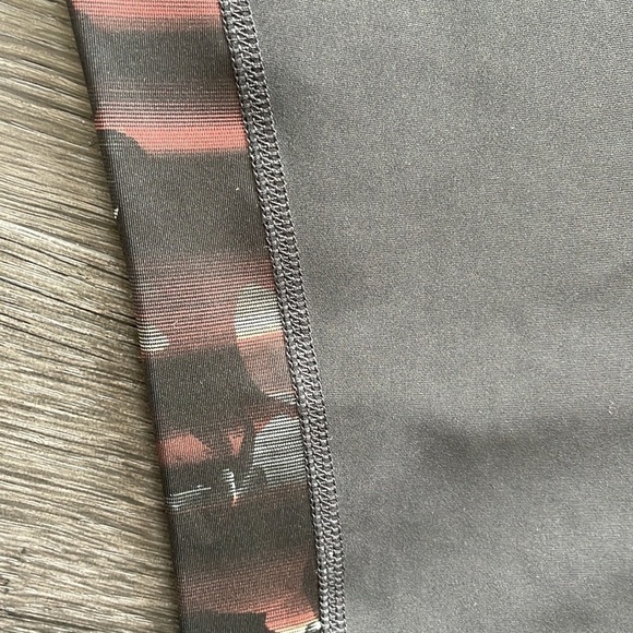 SzL Peloton Show Up Digital Floral Biking Leggings in Black. NWT - Picture 8 of 9